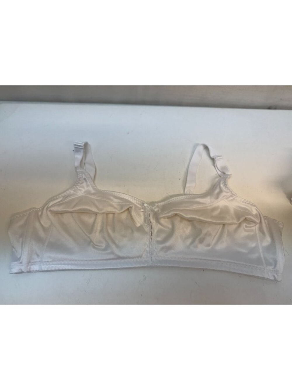 3 Womans Bra's 48B -preowned Glamorise brand - Picture 3 of 7